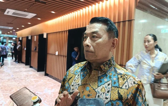 Moeldoko saat menyampaikan permintaan kepastian insentif kendaraan listrik dalam rapat kerja di DPR