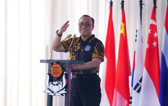 Atlet indoor skydiving di Wind Tunnel Korps Brimob Cikeas saat Kapolri Cup II 2026