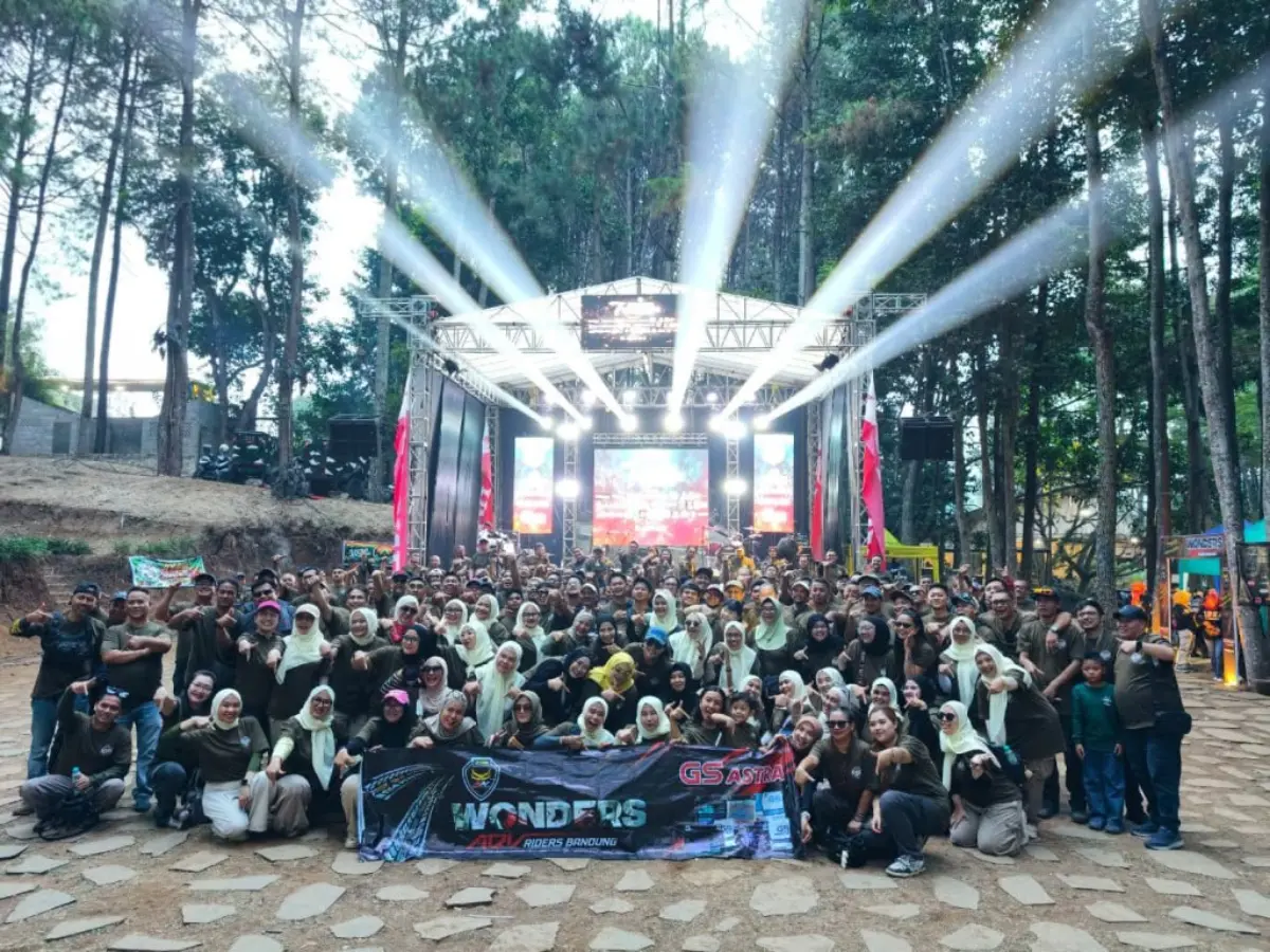 Rombongan ADV Riders Bandung berkumpul di Paku Haji 50 saat perayaan ulang tahun ke-7