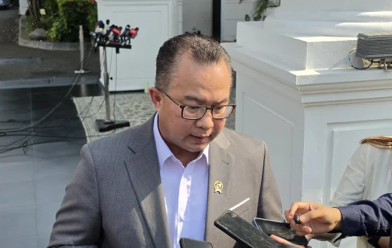 Kepala BRIN Arif Satria memberikan keterangan usai rapat terbatas di Kompleks Istana Kepresidenan