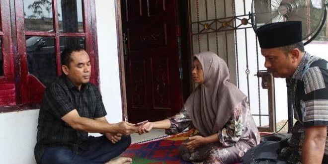 Wali Kota Lhokseumawe mengunjungi rumah duka keluarga Muhammad Rasya Fadilla di Gampong Meunasah Mee