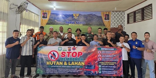 Sosialisasi pencegahan kebakaran hutan dan lahan di kantor Camat Darul Kamal