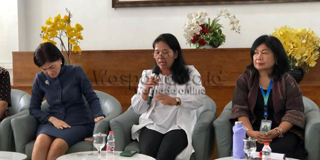 Pemandangan Danau Toba dan persiapan festival di Samosir