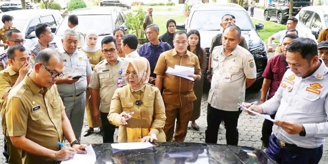 Apel pemeriksaan kendaraan dinas di halaman Kantor Bupati Langkat
