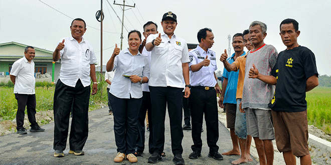 Wabup Adlin Tambunan meninjau pembangunan Jalan Simpang Sionggang–Martebing