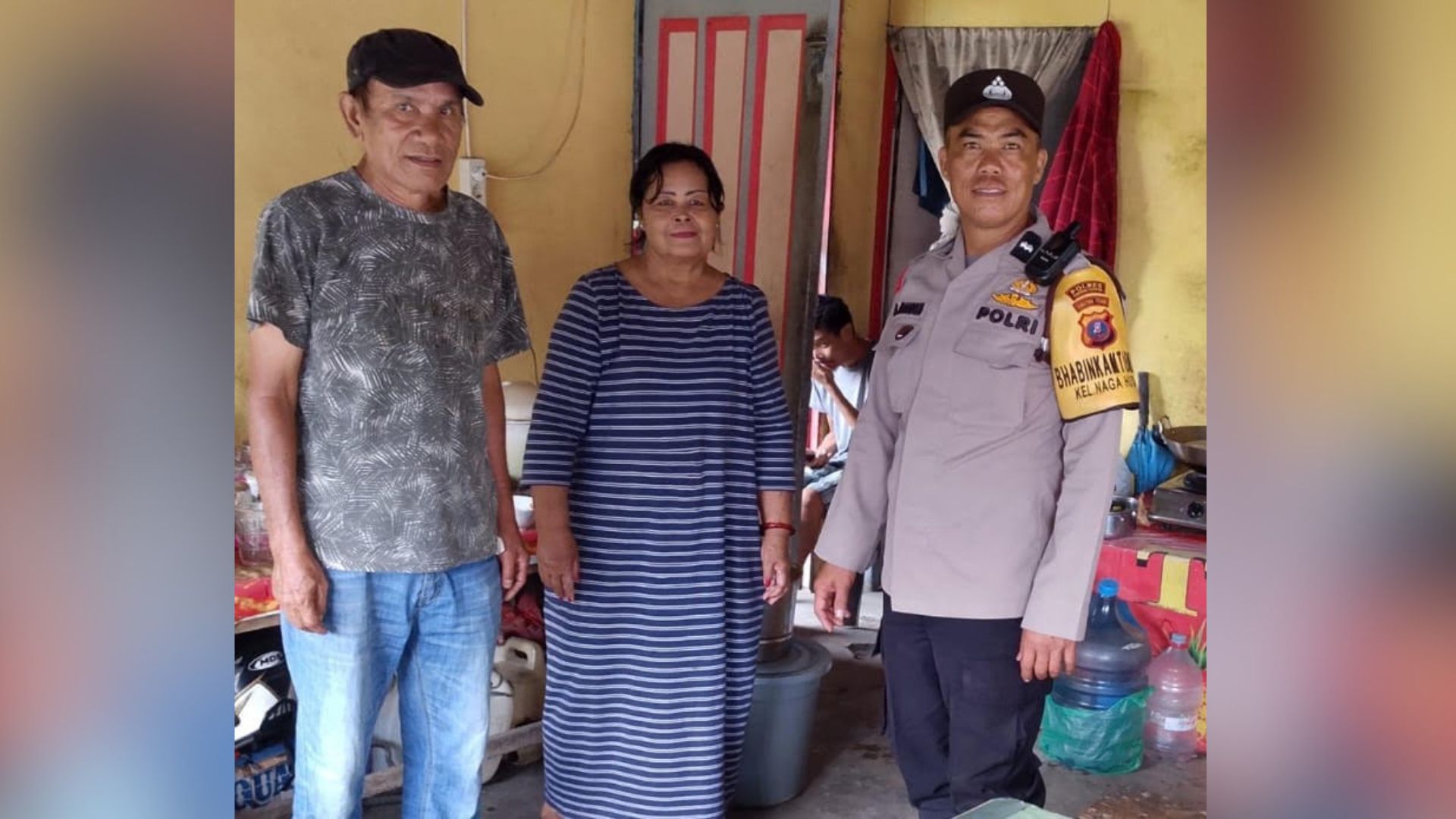 Bhabinkamtibmas berinteraksi dengan warga di Kelurahan Nagahuta, Siantar Marimbun
