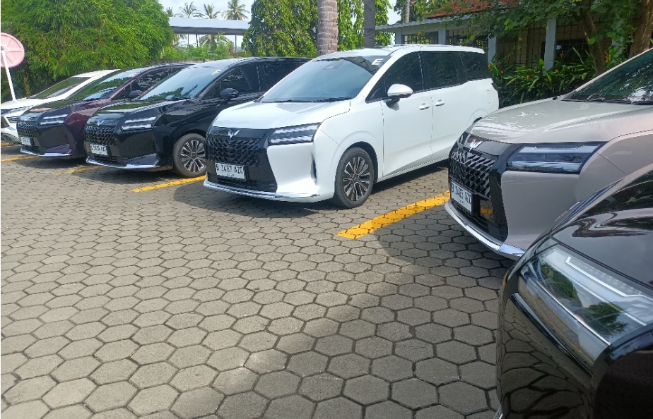 Wuling Darion pada dealer Wuling Motors di Indonesia