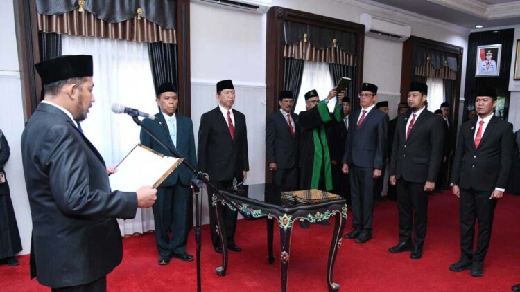 Bupati Sumenep melantik empat pejabat di Paseban Agung Keraton Sumenep
