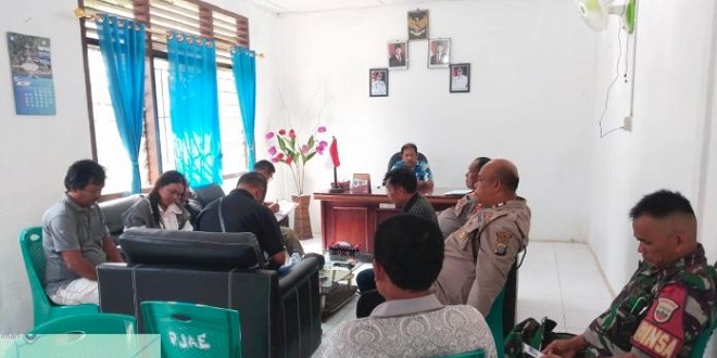 Warga dan aparat kecamatan membahas ganti rugi lahan terdampak rehabilitasi Bendungan Aek Sarulla