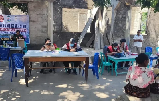 Tim medis Caritas melayani pasien di wilayah terpencil Pulau Flores pascagempa