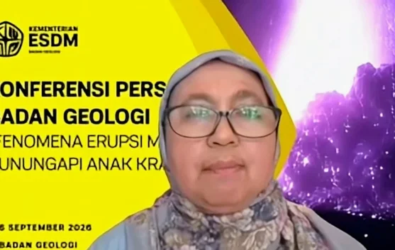 Kolom erupsi dan lava Gunung Anak Krakatau pada September 2026