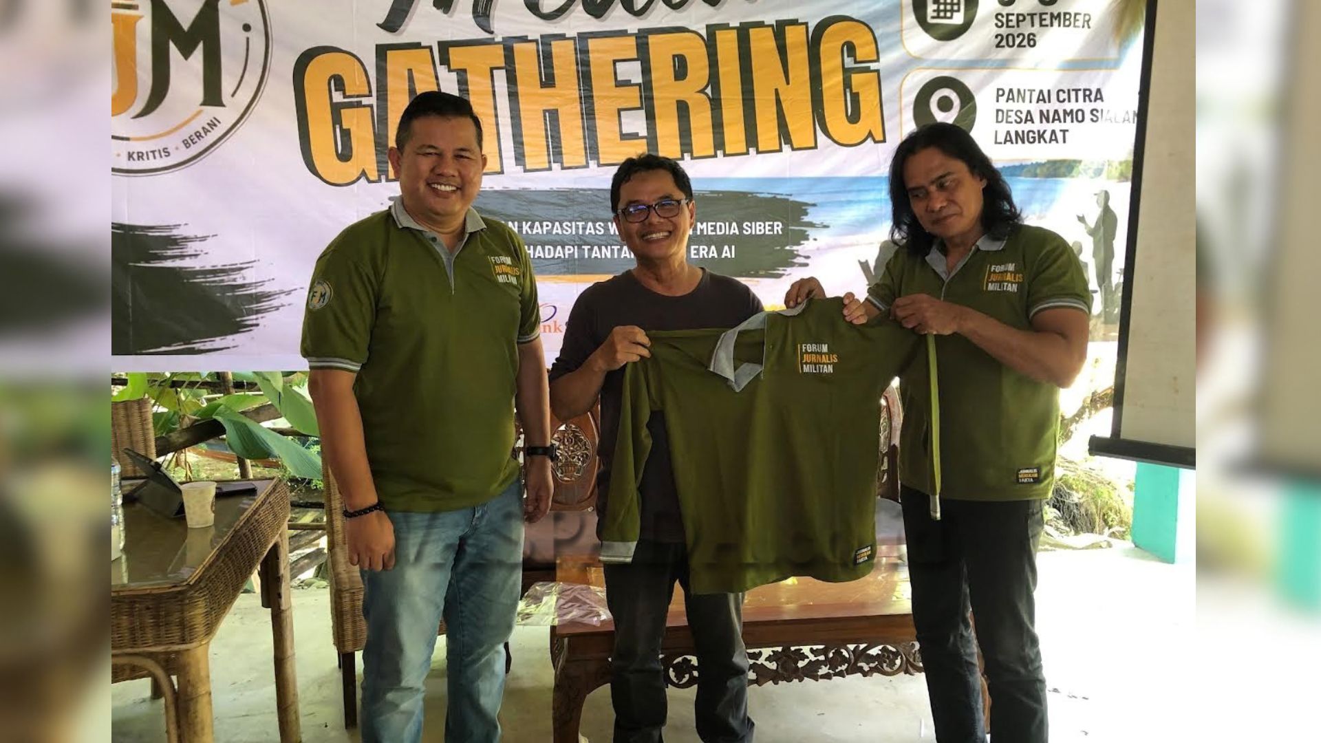 Peserta Media Gathering FJM di Pantai Citra Langkat membahas AI dan tantangan jurnalistik