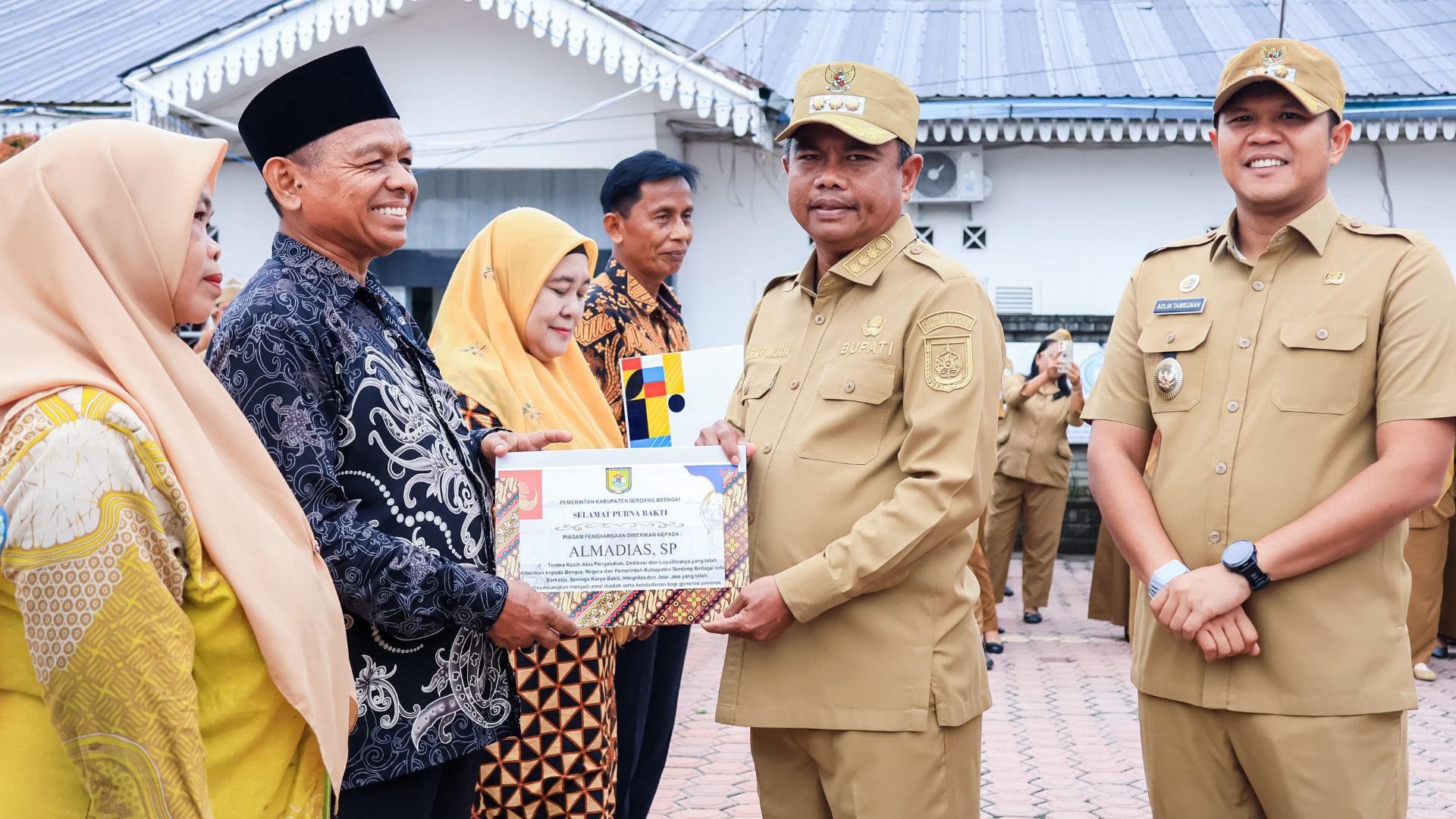 Bupati Darma Wijaya memimpin apel ASN di Lapangan Kantor Bupati Sergai