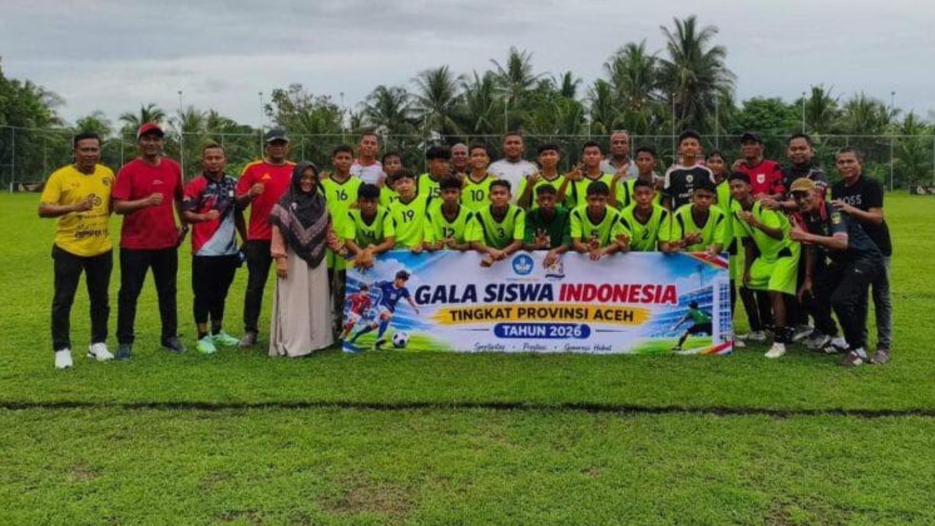 Pemain Aceh Timur merayakan gol saat menghadapi Lhokseumawe