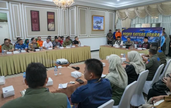 Pasukan darat memadamkan kebakaran lahan gambut di Kalimantan Barat