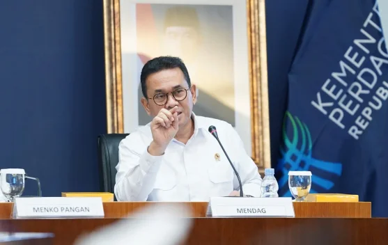 Menteri Perdagangan Budi Santoso menerima LHP BPK RI atas Laporan Keuangan Kemendag