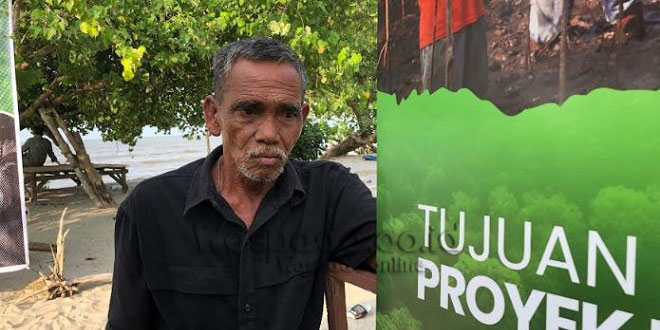 Pengunjung dan papan informasi di kawasan ekowisata mangrove Denai Kuala
