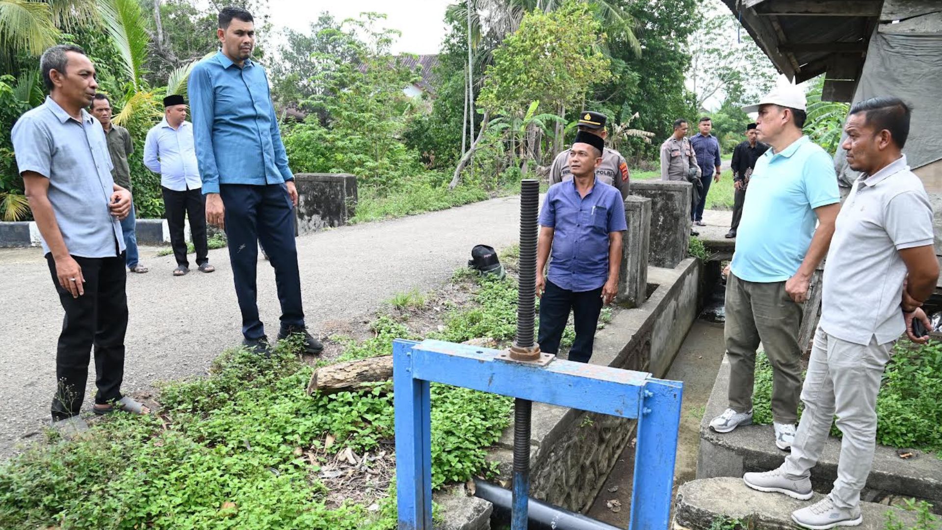 Peninjauan saluran irigasi rusak di Gampong Lambarih Jurong Raya Aceh Besar