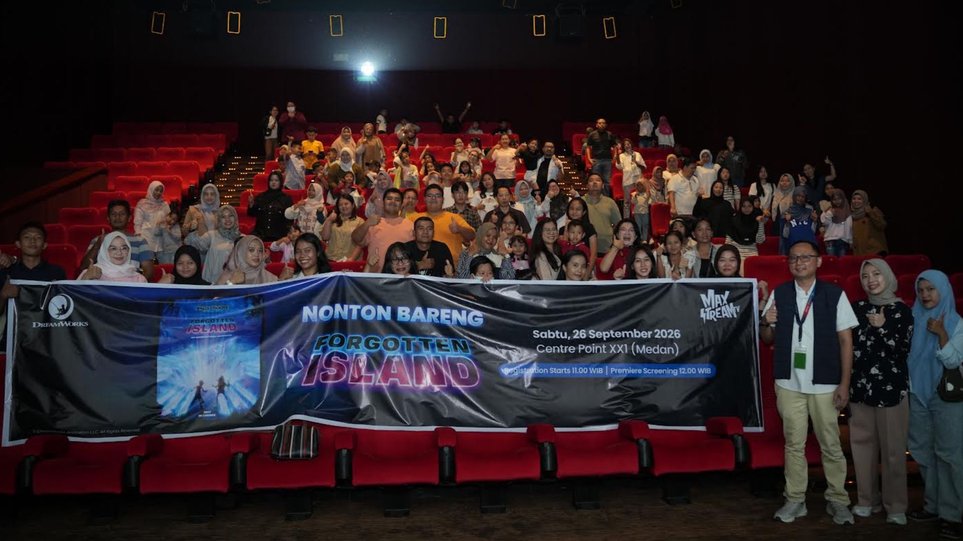 Suasana nonton bareng pelanggan IndiHome bersama Telkomsel di Medan