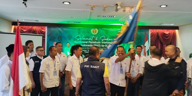 Peserta dan pengurus PWI Tabagsel saat Konferensi IX di Aula Hotel Natama Syariah Padangsidimpuan