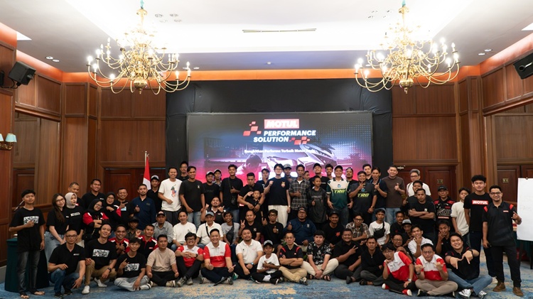 Sesi Motul Performance Solution di Balikpapan dengan peserta bengkel lokal