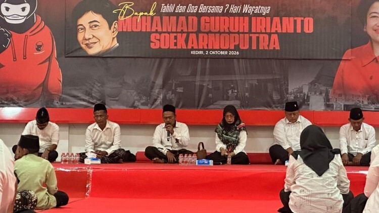Suasana tahlil tujuh hari wafatnya Guruh Soekarnoputra di kantor DPC PDI Perjuangan Kabupaten Kediri