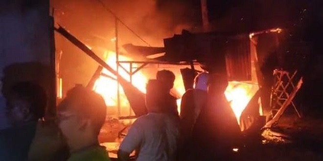 Rumah terbakar di Dusun Baitul Makmur, Desa Penanggalan, Subulussalam