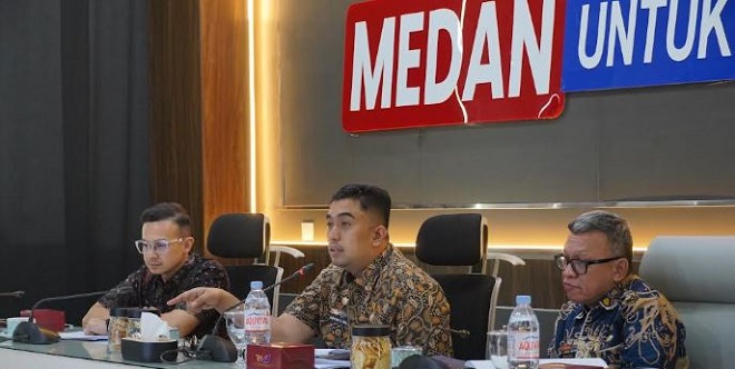 Rapat koordinasi optimalisasi retribusi di kantor Bapenda Kota Medan