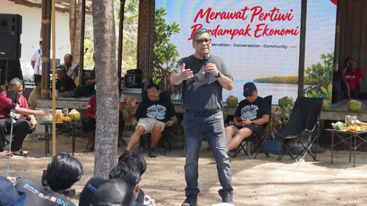 Ilustrasi gotong royong pengelolaan sampah dan pemilahan di area publik