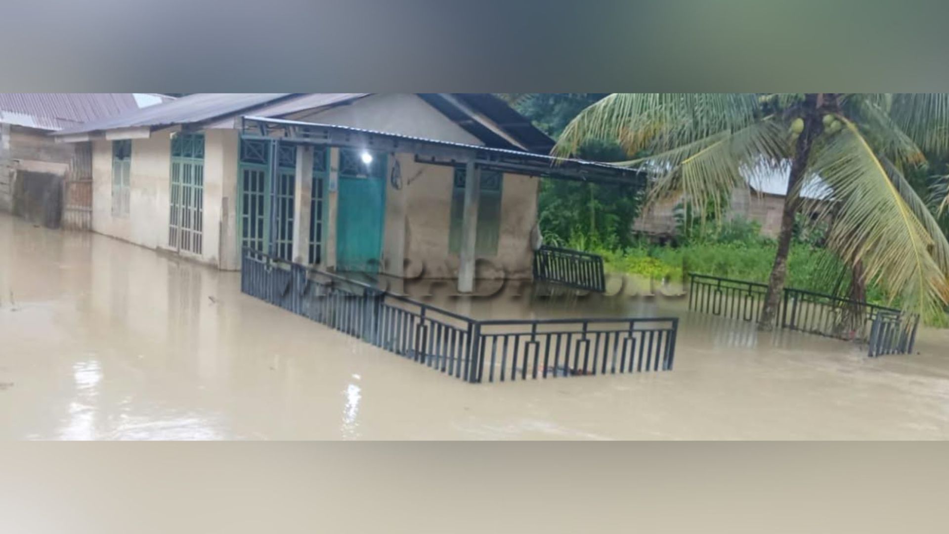 Pemukiman terendam banjir di Nagan Raya setelah hujan deras mengakibatkan luapan sungai
