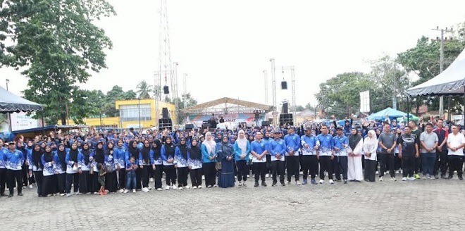 Peserta senam sehat dan sivitas akademika STKIP Padanglawas di Lapangan Merdeka Sibuhuan