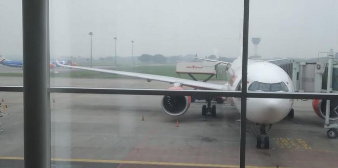 Penumpang tampak sepi akibat gangguan penerbangan di Bandara Kualanamu karena kabut asap