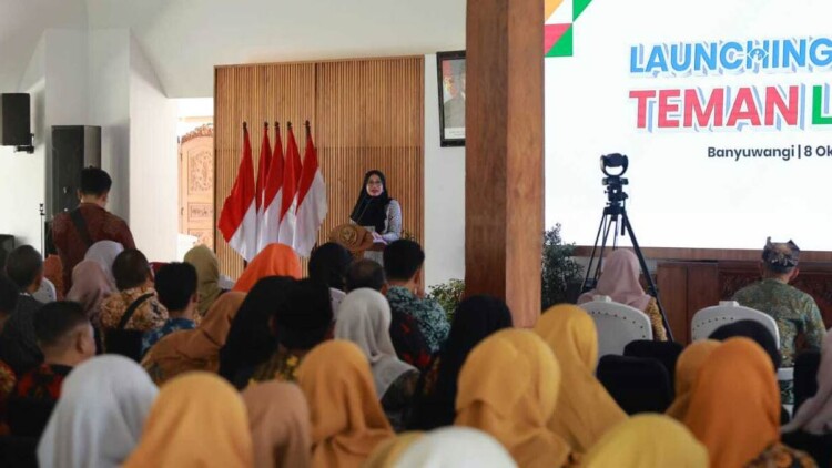 Peluncuran program Teman Lansia oleh Bupati Ipuk di Pendopo Sabha Swagatha Blambangan
