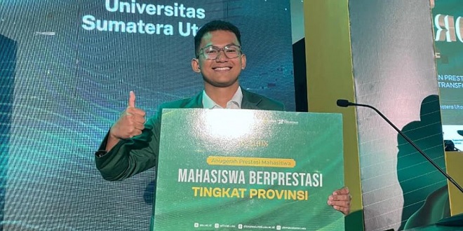 Mahasiswa menjajakan mochi di lingkungan kampus Universitas Sumatera Utara