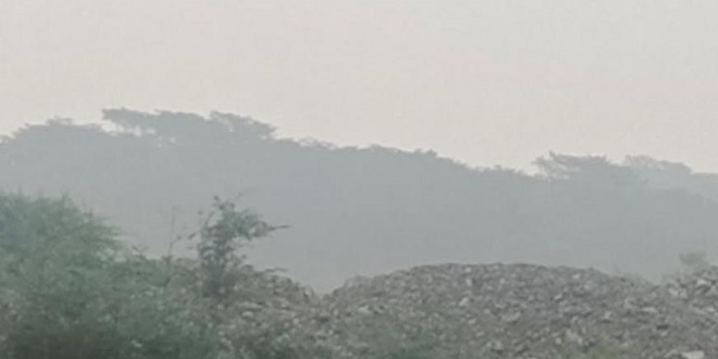 Kabut asap menyelimuti permukiman di Nagan Raya saat kebakaran hutan dan lahan
