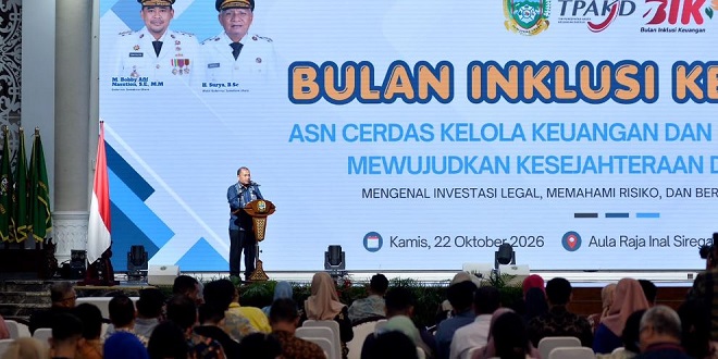 Pj Sekdaprov Sumut Timur Tumanggor membuka Bulan Inklusi Keuangan 2026 di Medan