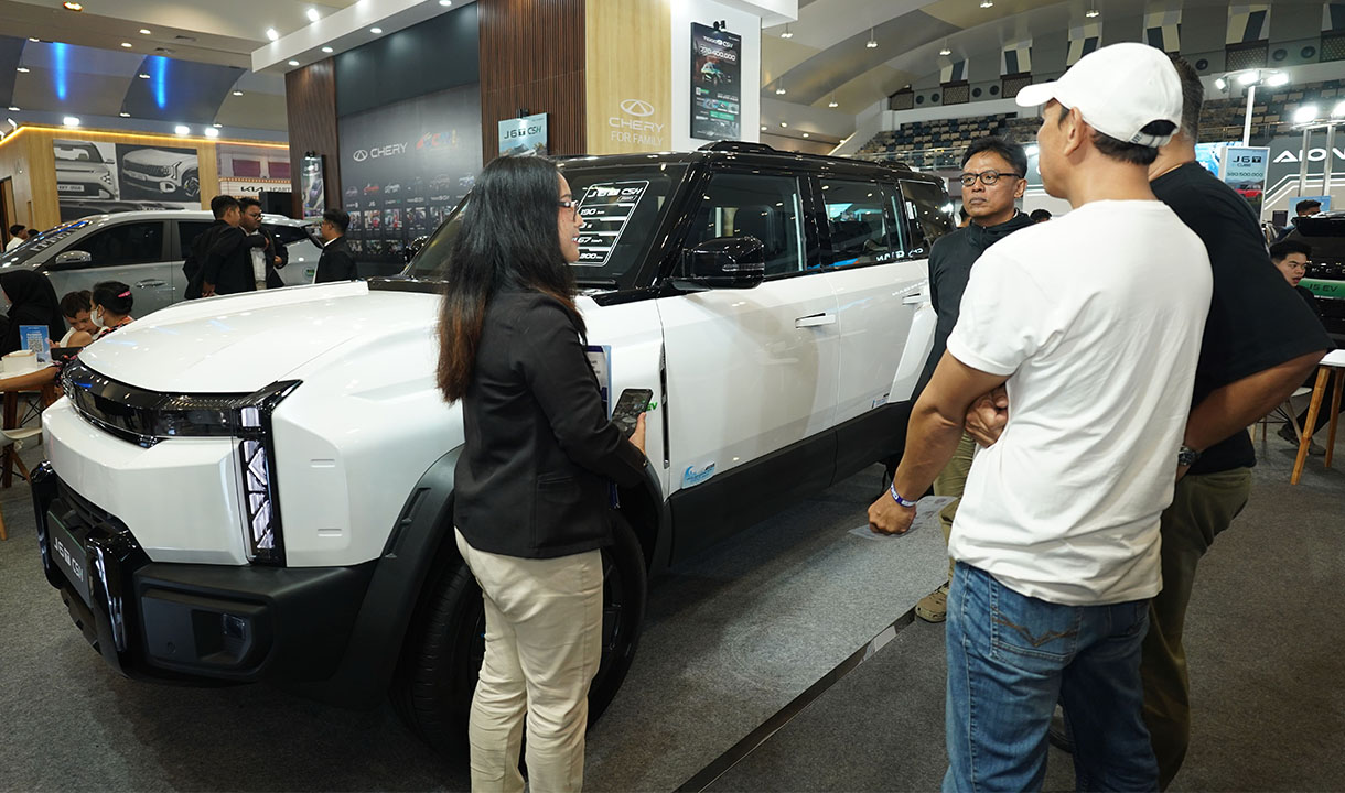 Stand Chery di GIIAS Semarang 2026 menampilkan enam model elektrifikasi