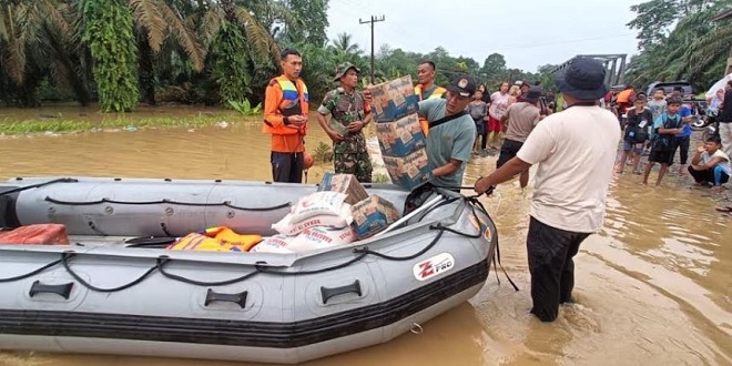 Permukiman terendam banjir di Langkat akibat hujan deras