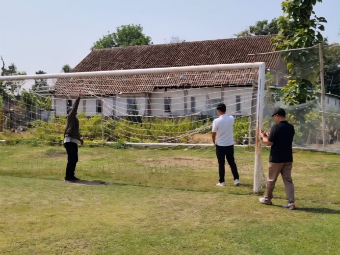 Anggota DPRD Ngawi saat inspeksi venue POPDA di lapangan dan Waduk Pondok