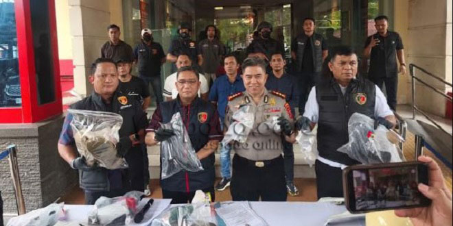 Polisi Polda Sumut mengamankan situasi untuk menjaga ketertiban publik