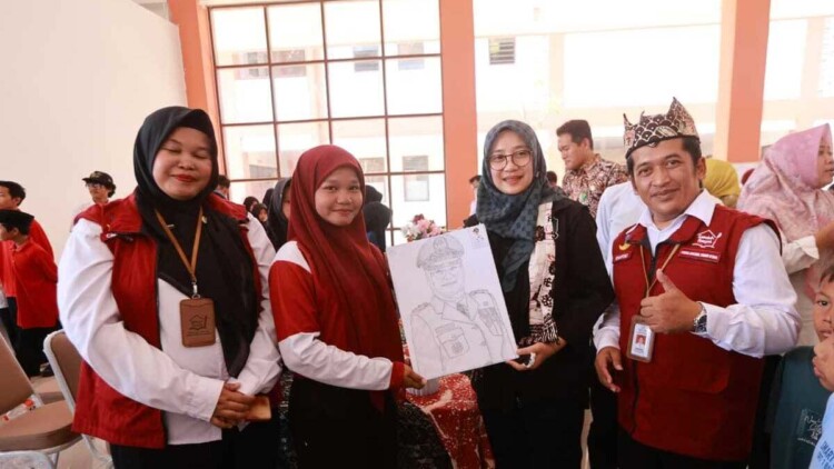 Bupati Ipuk meninjau kegiatan dan fasilitas Sekolah Rakyat Terintegrasi 1 Banyuwangi