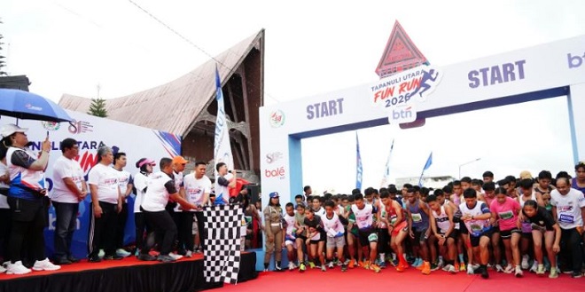 Peserta Fun Run Tapanuli Utara 2026 di Lapangan Serbaguna Tarutung