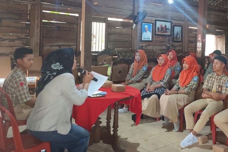 Peserta muda sosialisasi Perda penanggulangan bencana di Desa Blaran, Magetan