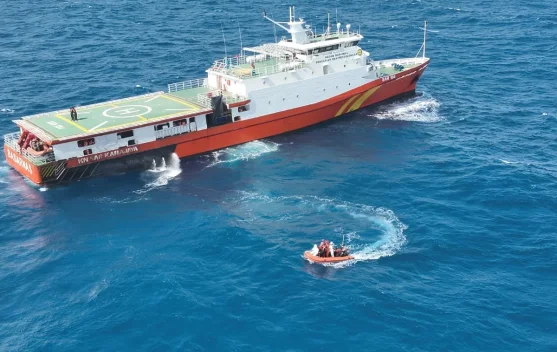 Tim penyelam Basarnas di lokasi kecelakaan KM Virgo di Laut Jawa
