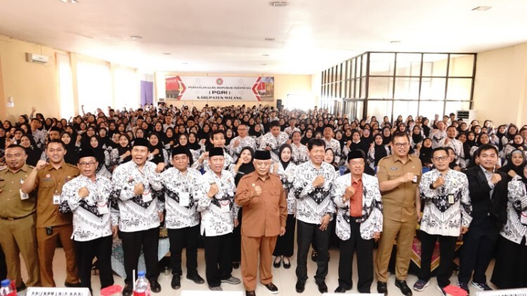 Bupati Malang HM Sanusi membuka workshop peningkatan kompetensi guru di Kabupaten Malang