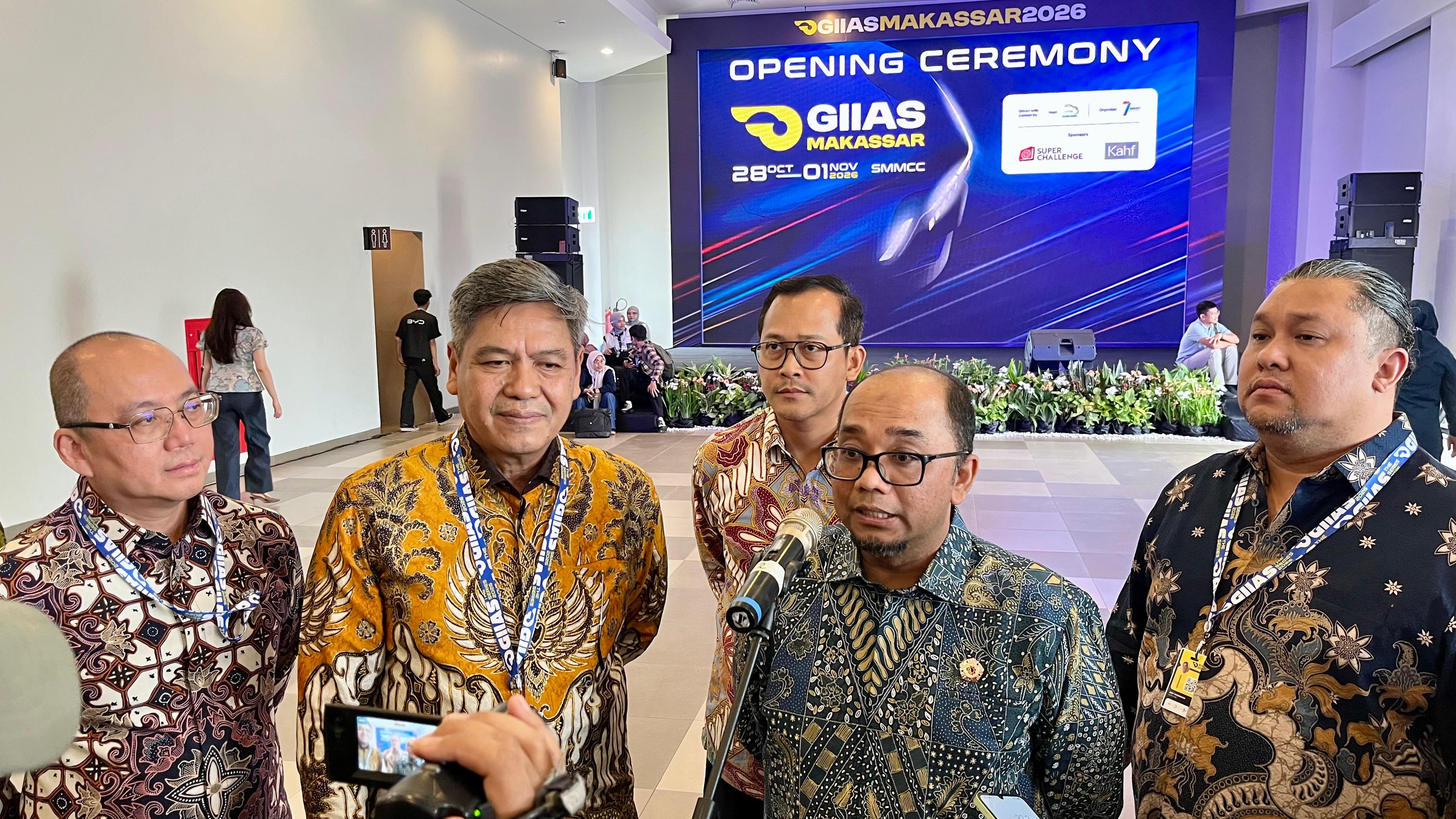 Suasana pameran otomotif GIIAS Makassar 2026 di SMMCC menampilkan berbagai merek dan kendaraan