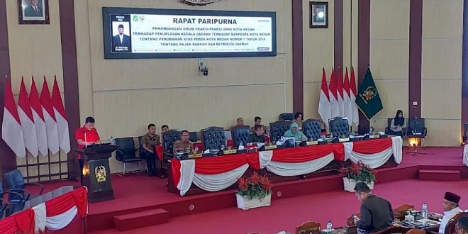 Rapat paripurna DPRD Kota Medan membahas Ranperda PDRD