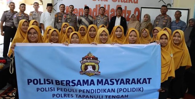Kapolres Tapteng berbicara di Pondok Tahfiz Amniyah Huffazh saat kegiatan Polisi Peduli Pendidikan