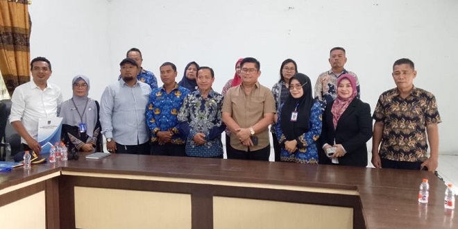 Pejabat DP3APM Tebingtinggi membahas pencopotan kepala lingkungan