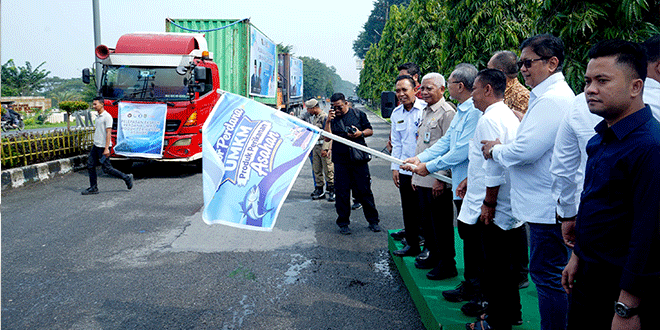 Truk kontainer berangkat membawa terasi udang rebon Asahan untuk ekspor ke Thailand